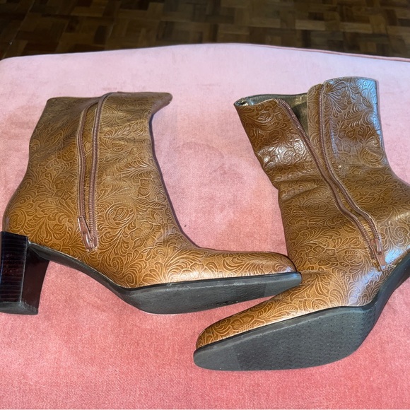 Leather Boots - Picture 5 of 9